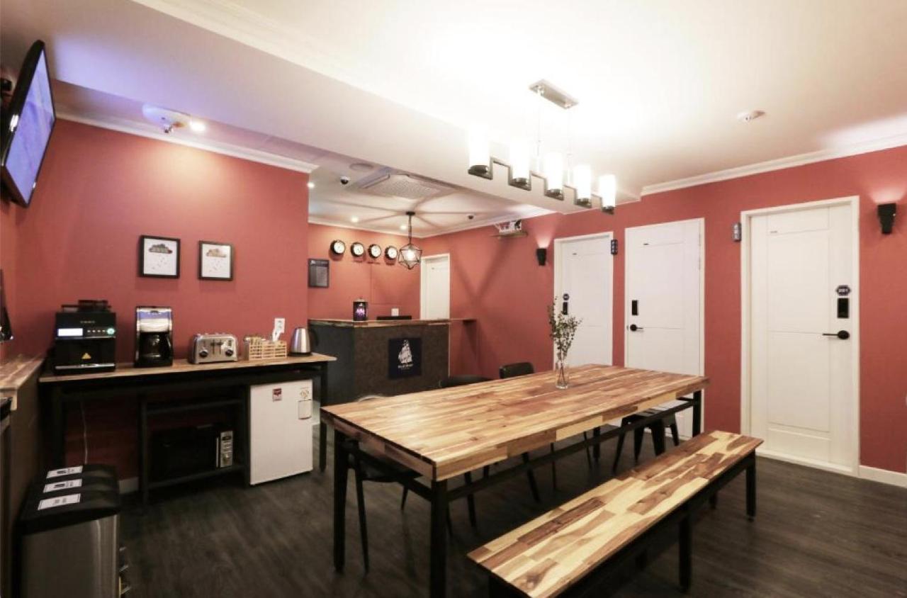 Blueboat Hostel Jeonju Dış mekan fotoğraf