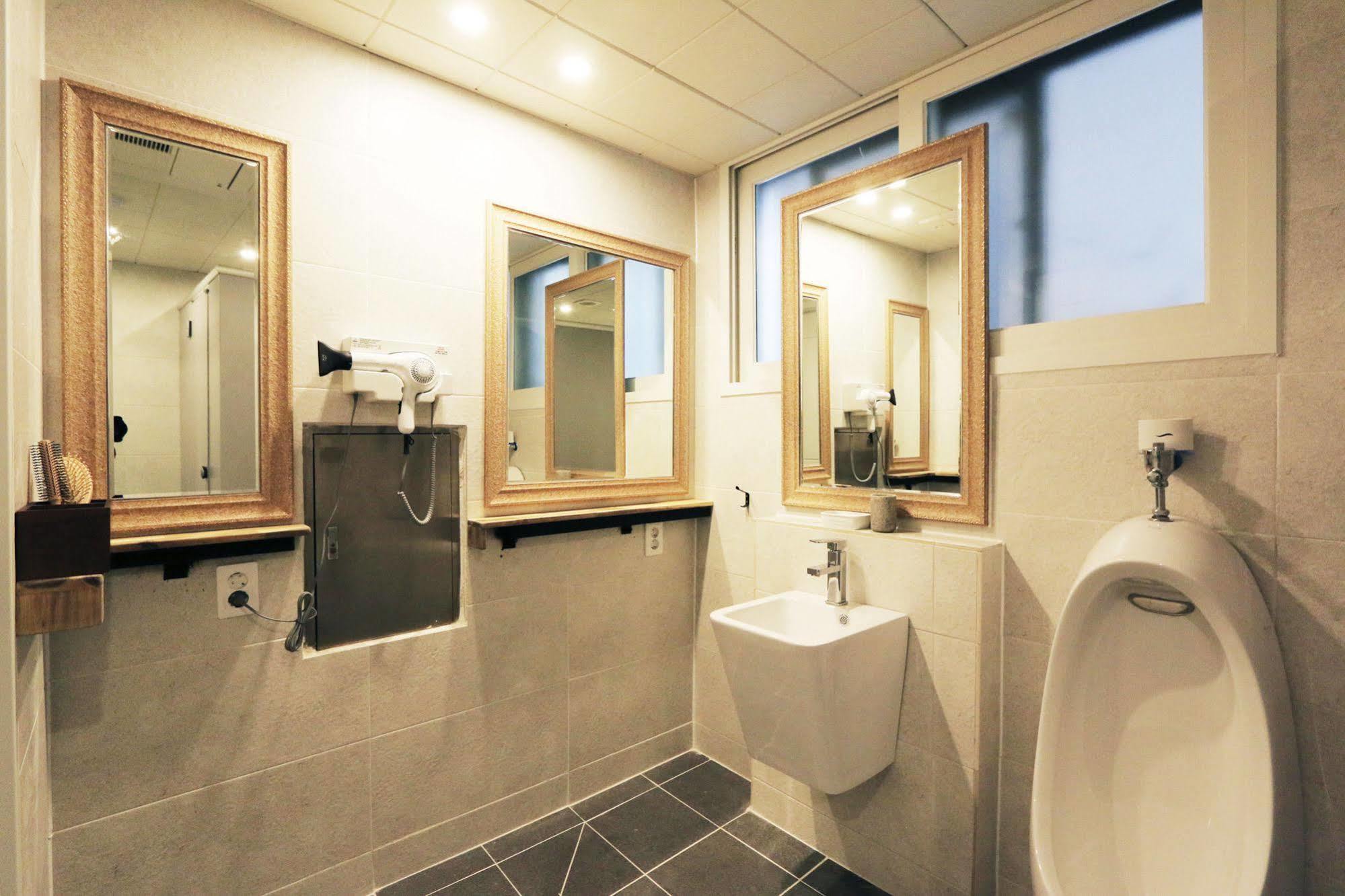 Blueboat Hostel Jeonju Dış mekan fotoğraf