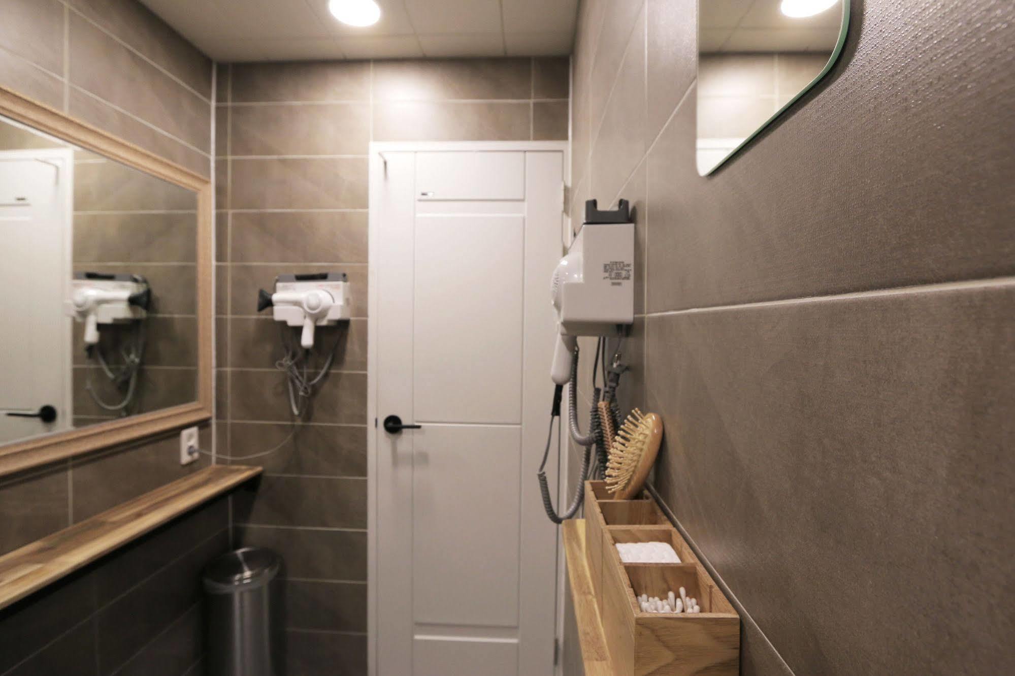 Blueboat Hostel Jeonju Dış mekan fotoğraf