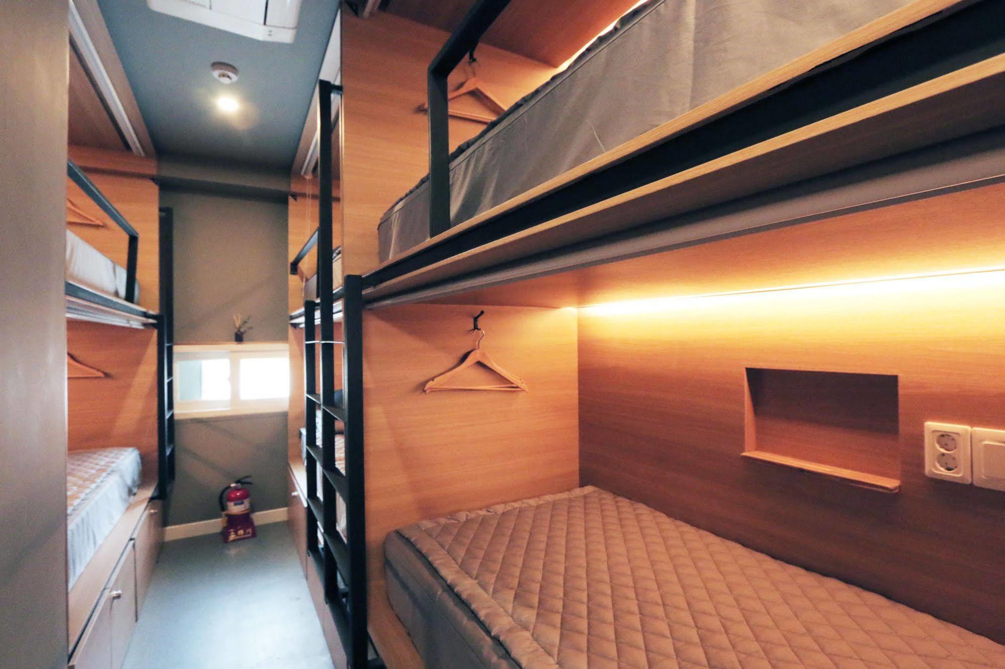 Blueboat Hostel Jeonju Dış mekan fotoğraf